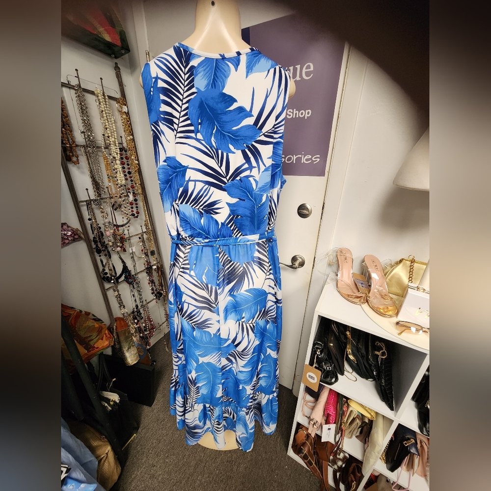 Dress - Picture 3 of 5